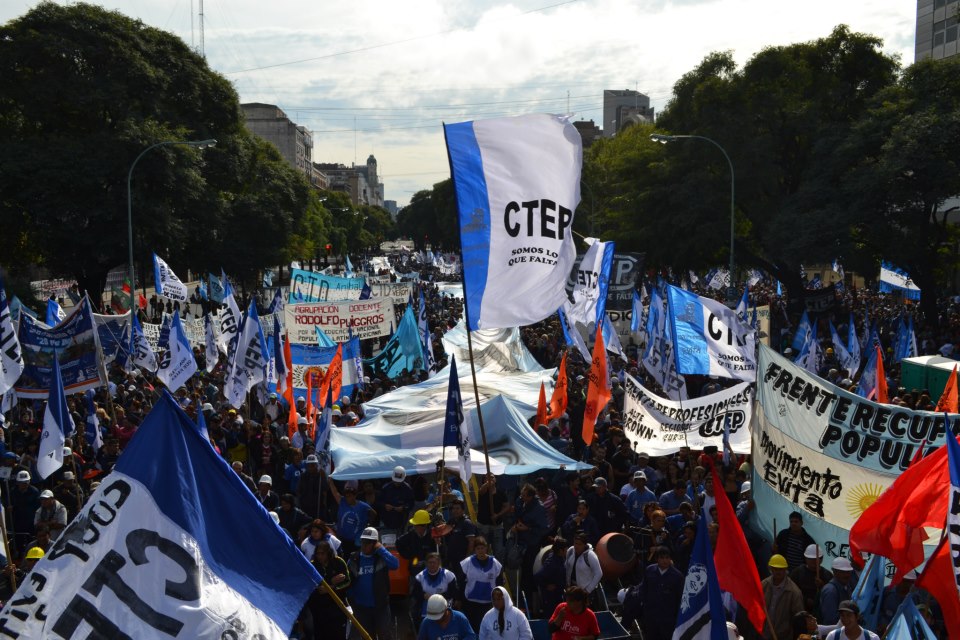 Trabajadores precarizados van a encuentro sindical