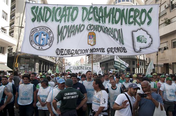 Sin acuerdo se vienen los paros de Camioneros