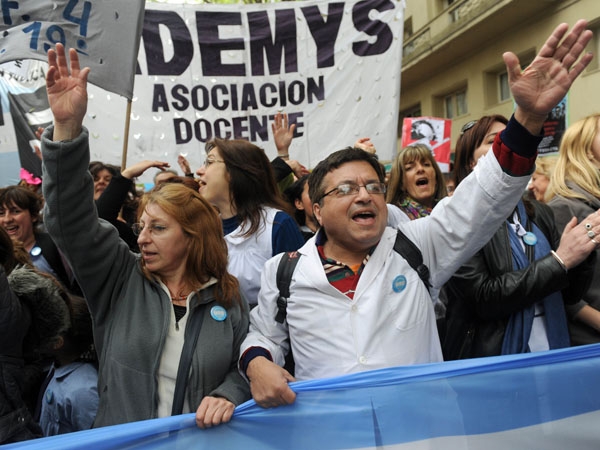 Mañana paran y movilizan los docentes porteños