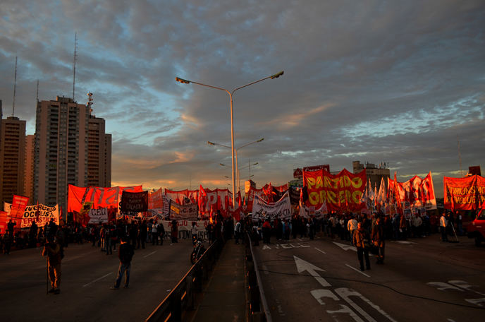 Sin la UTA Moyano se ata a los cortes trotskistas