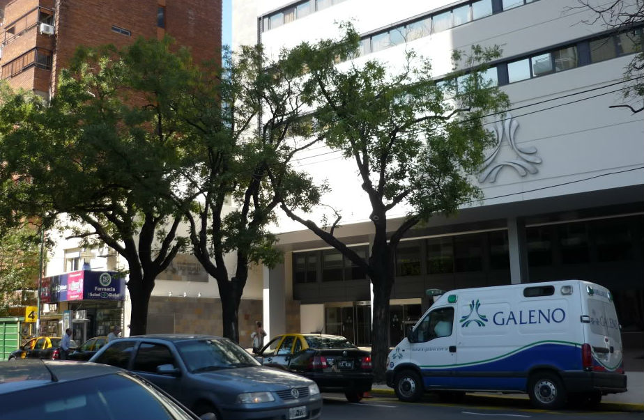 Marchan médicos contra Galeno