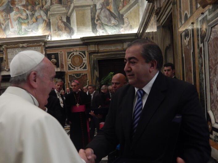 Daer consiguió su foto con el Papa