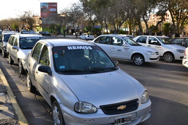 Remiseros platenses denuncian trabajo en negro