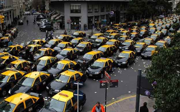 450 peones de taxi en negro