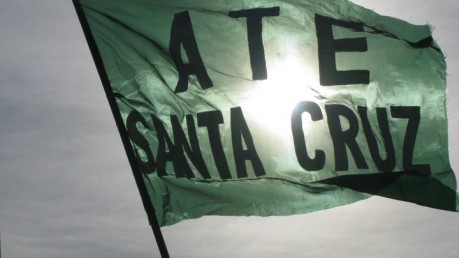 Piden por los estatales presos en Santa Cruz