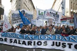 Marcharon los bancarios en su primer día de paro