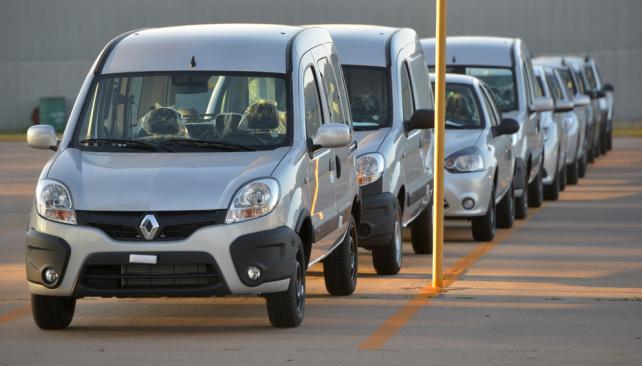 800 suspensiones en Renault