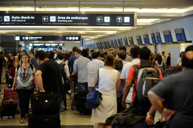 Demoras en Aeroparque por paro de técnicos de LAN