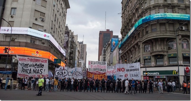 Lear: despedidos cortaron Corrientes y 9 de Julio