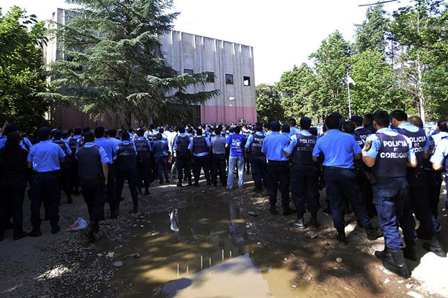 Los policías que hagan paro serán sancionados