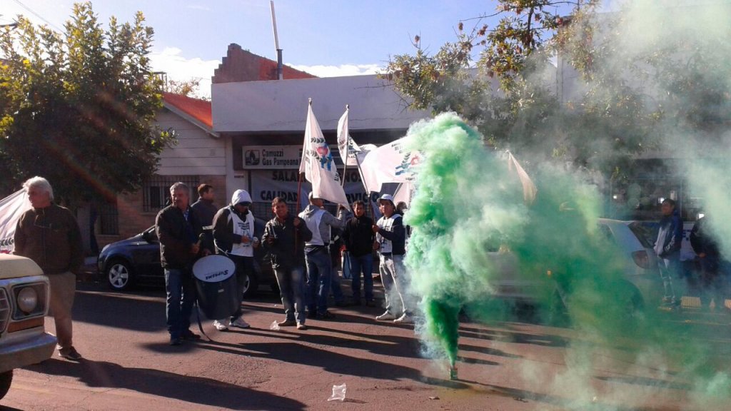 Paran los trabajadores de Camuzzi por aumento