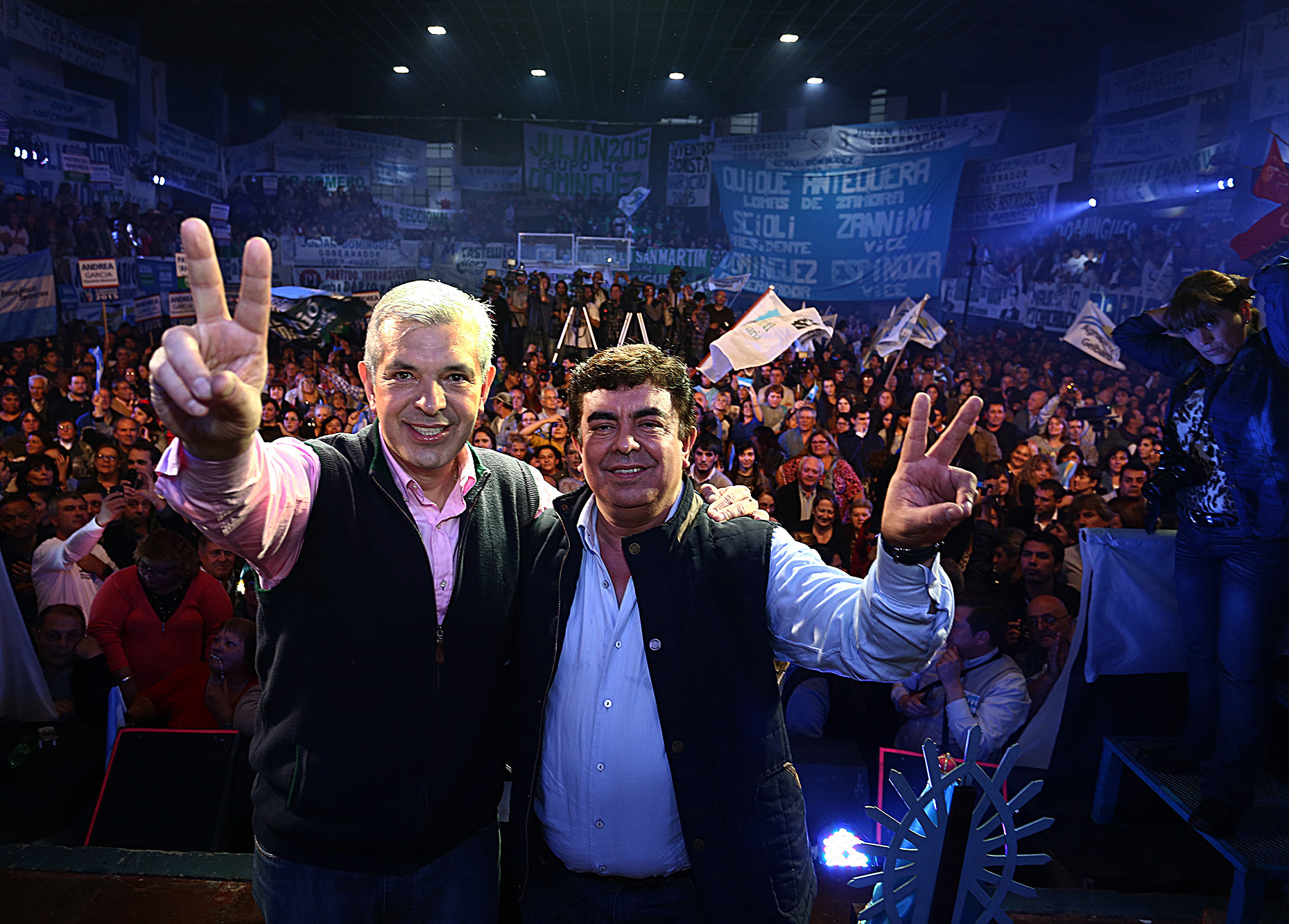 Domínguez y Espinoza exhiben el apoyo de la CGT