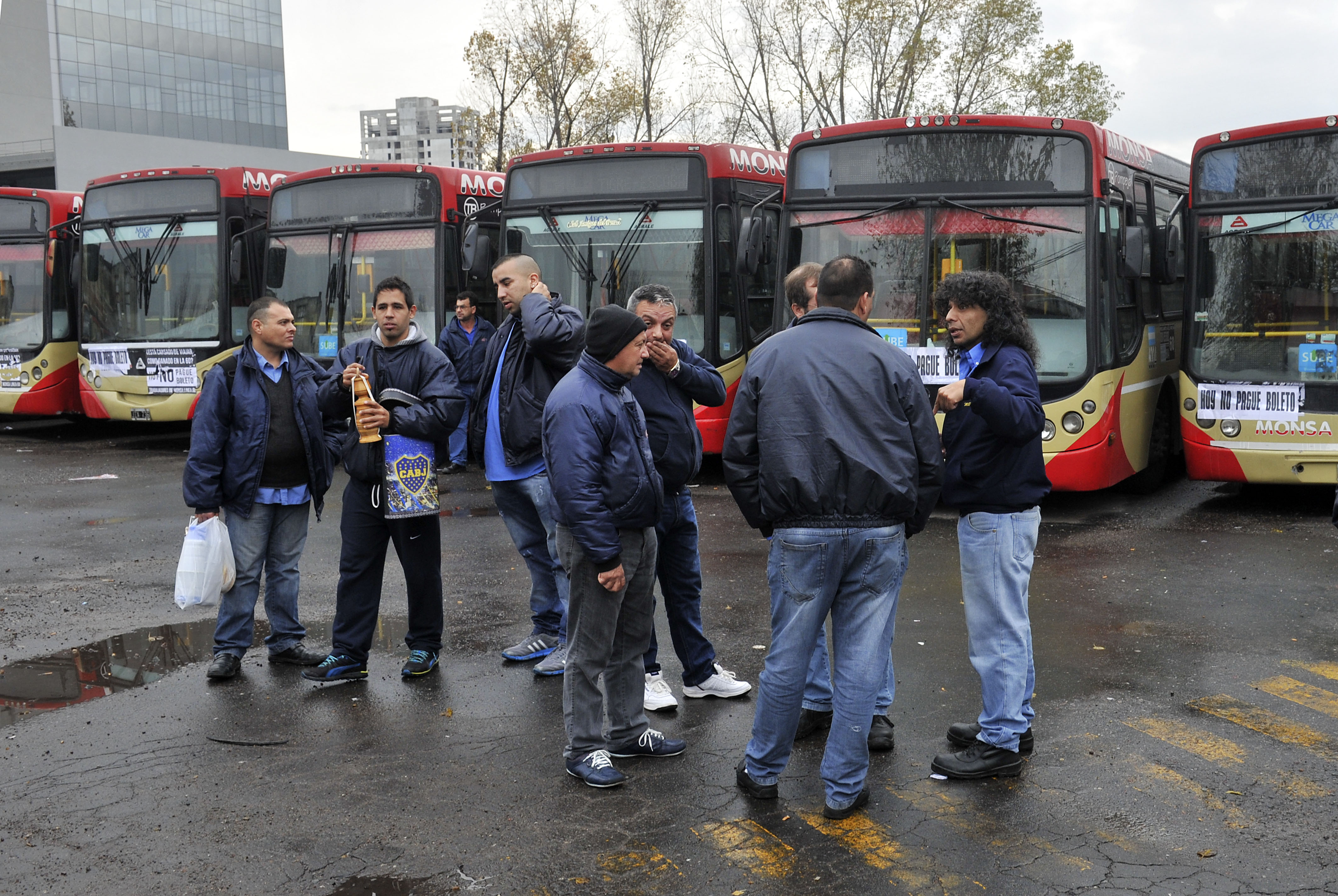 Sigue el conflicto en la Línea 60