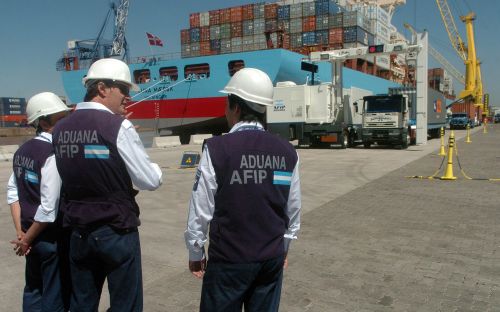 Siete días de paro aduanero por salarios