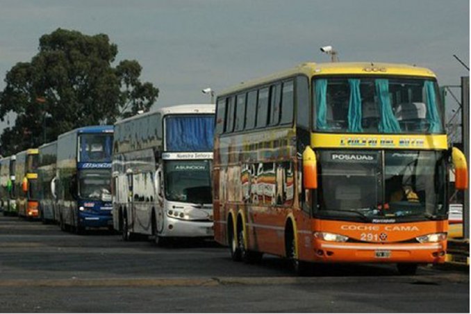 Tras el paro del fin de semana, la UTA alcanzó un acuerdo paritario para los choferes de Larga Distancia