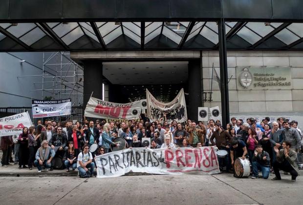 Trabajadores de prensa repudiaron una editorial procesista de La Nación