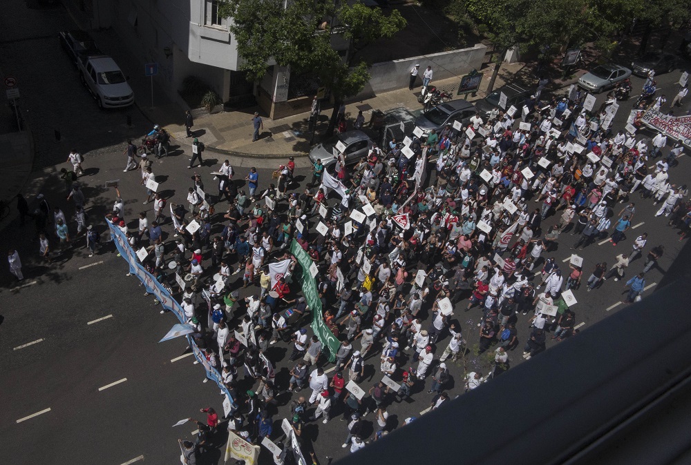 Nueva protesta de empleados de Cresta Roja