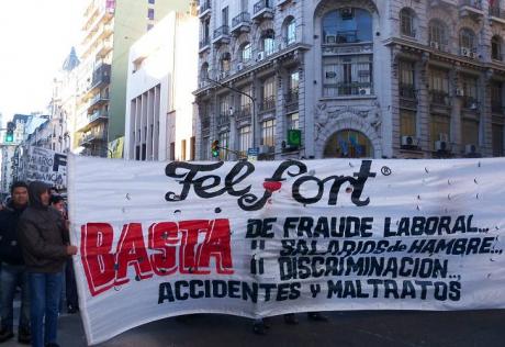 Felfort acató la orden judicial y reincorporó a la activista despedida