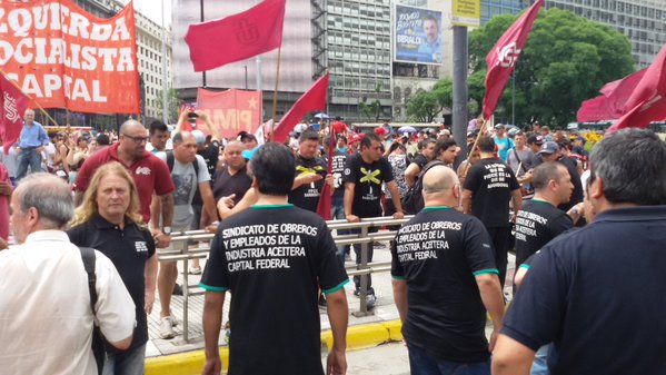 Marcha a la UIA con críticas a la “burocracia sindical»