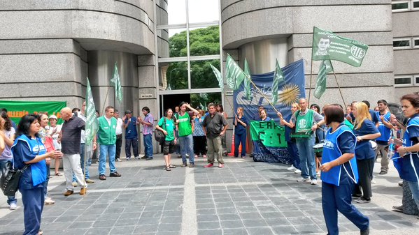 Más protestas por despidos en Cancillería