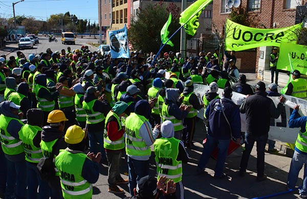 Debaten cuántos miles de empleos se perdieron en la construcción en Santa Fe