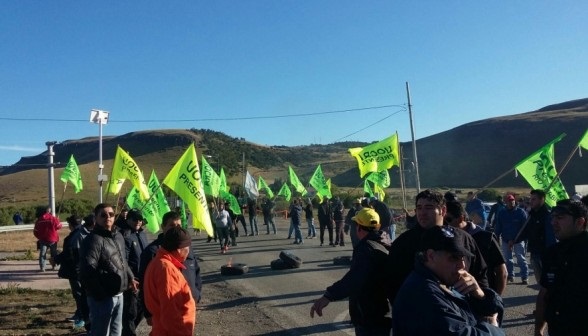 Por despidos, la UOCRA bloqueó los accesos a los yacimientos santacruceños