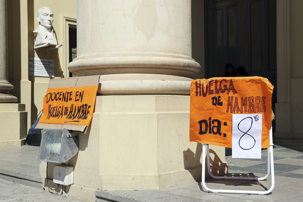 Docentes santiagueños: 59 días de paro y 9 de huelga de hambre