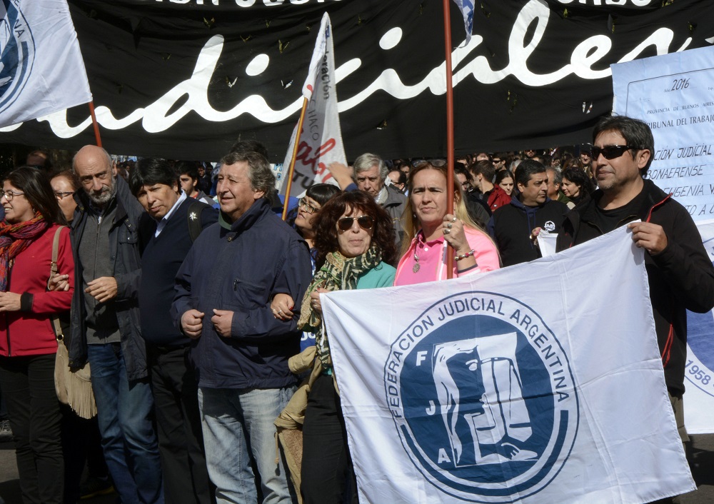 Sigue el paro de médicos y judiciales contra Vidal