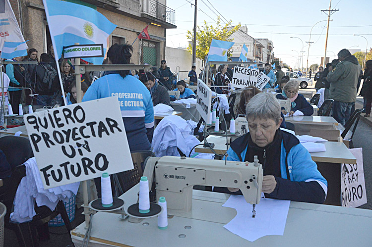 Cooperativas textiles denuncian que perderán 1500 empleos por decisión del gobierno