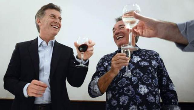 Barrionuevo tras bajarse del acto invitó a Macri a comer locro