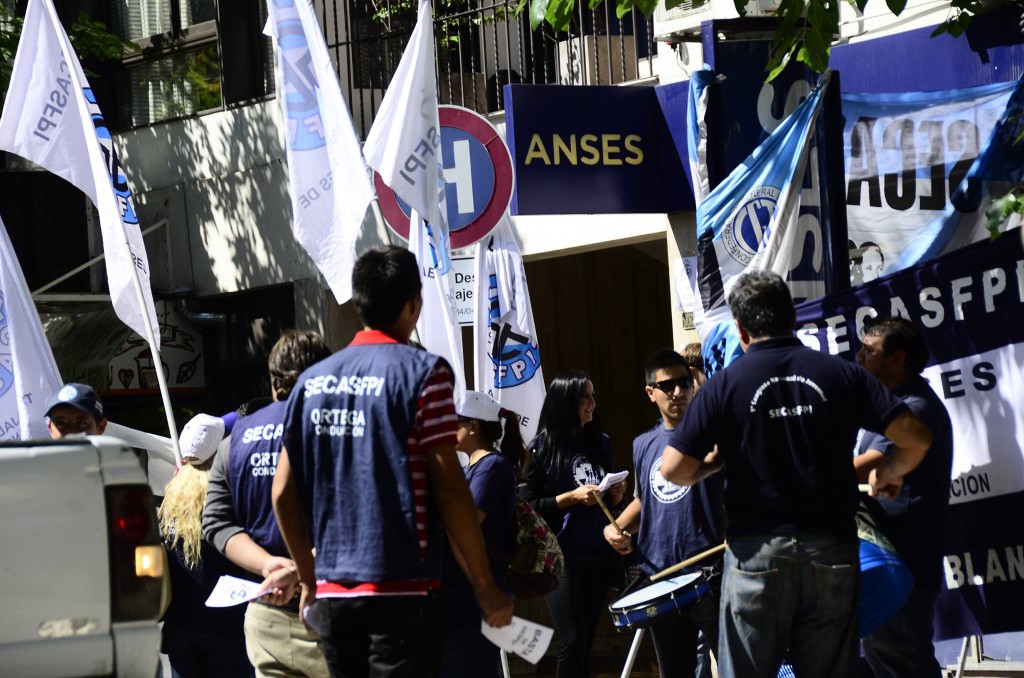 Contra 150 despidos y tercerizaciones, movilizan trabajadores de la ANSES