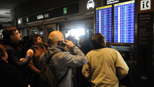 Más problemas en los aeropuertos: nuevos paros de controladores aéreos