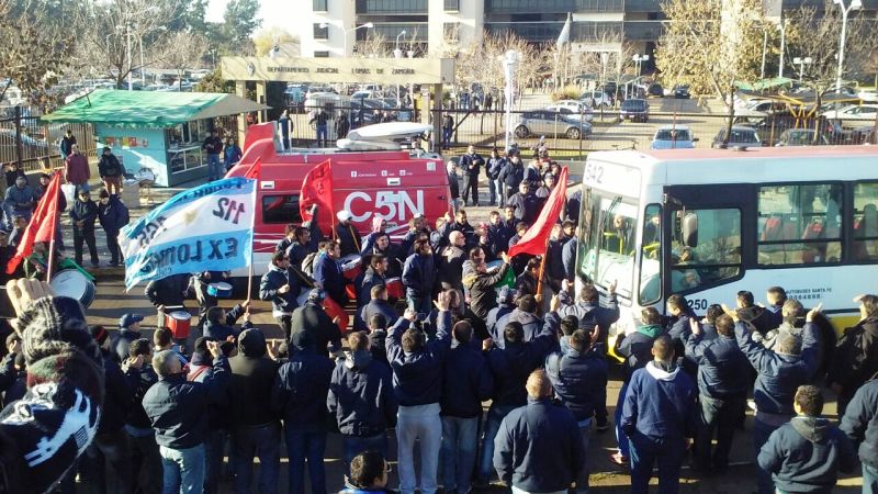 Paro contra el vaciamiento y 300 despidos en Expreso Lomas