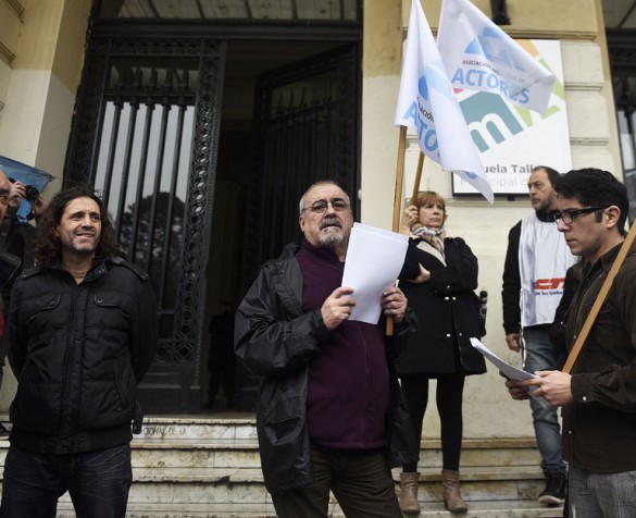 Marcha de actores platenses contra el ajuste y las deudas impagas