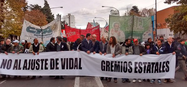 Estatales no le dan tregua a Vidal: vuelven a la carga por salarios