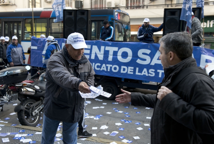 Telefónicos continúan su lucha por el 39% de recomposición salarial