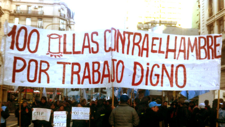 Trabajadores de la economía popular marchan de San Cayetano a Plaza de Mayo