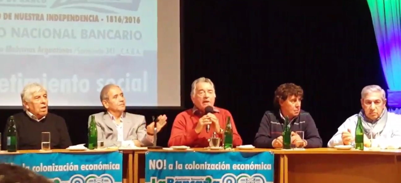 Barrionuevo defendió a Macri y lo abuchearon en el congreso de La Bancaria