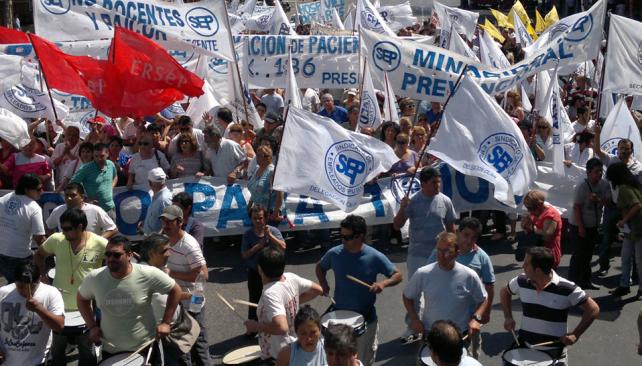 Estatales cordobeses presionan por reapertura de paritarias