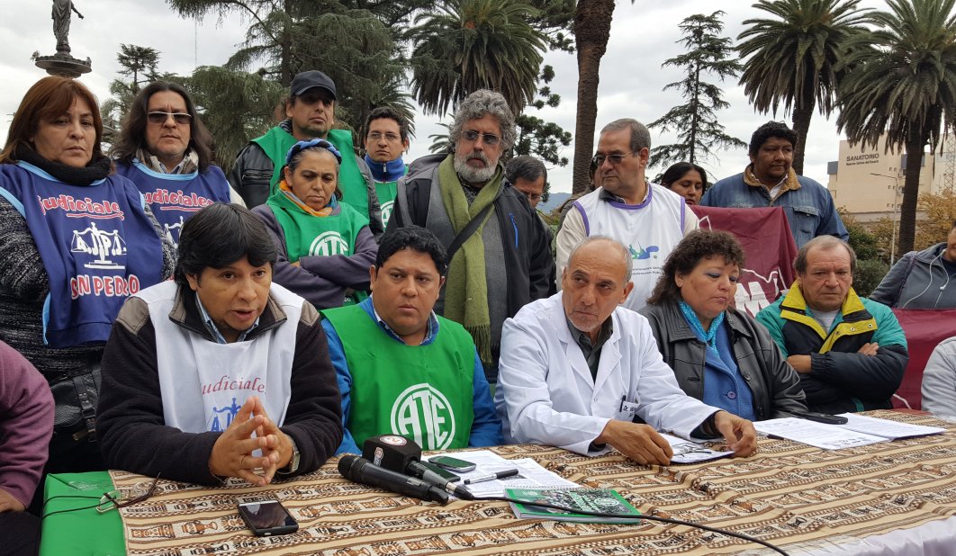 Estatales jujeños van por reapertura de paritarias