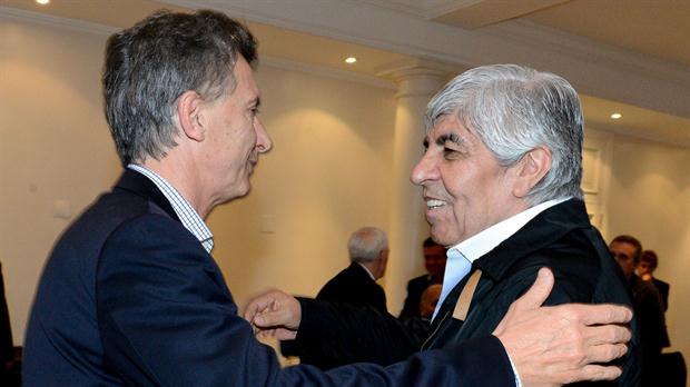 Guiño del adiós: Moyano almorzó con Macri