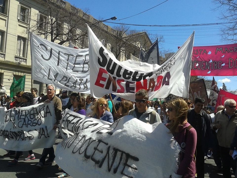 Marcha y presión a la conducción de SUTEBA