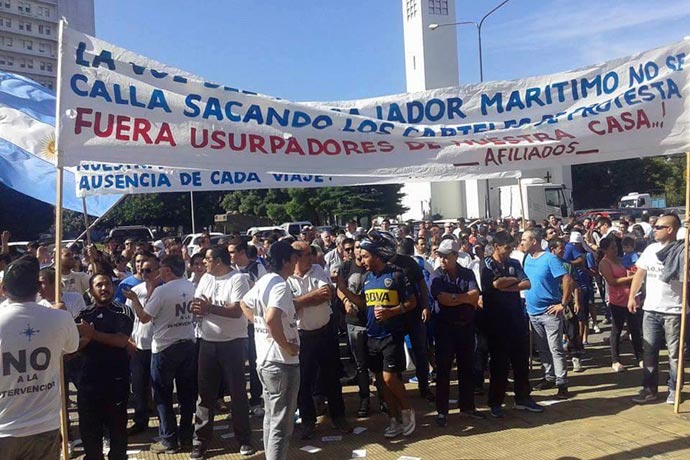 Se acabó la paciencia y los marítimos marchan para pedir que les devuelvan el gremio