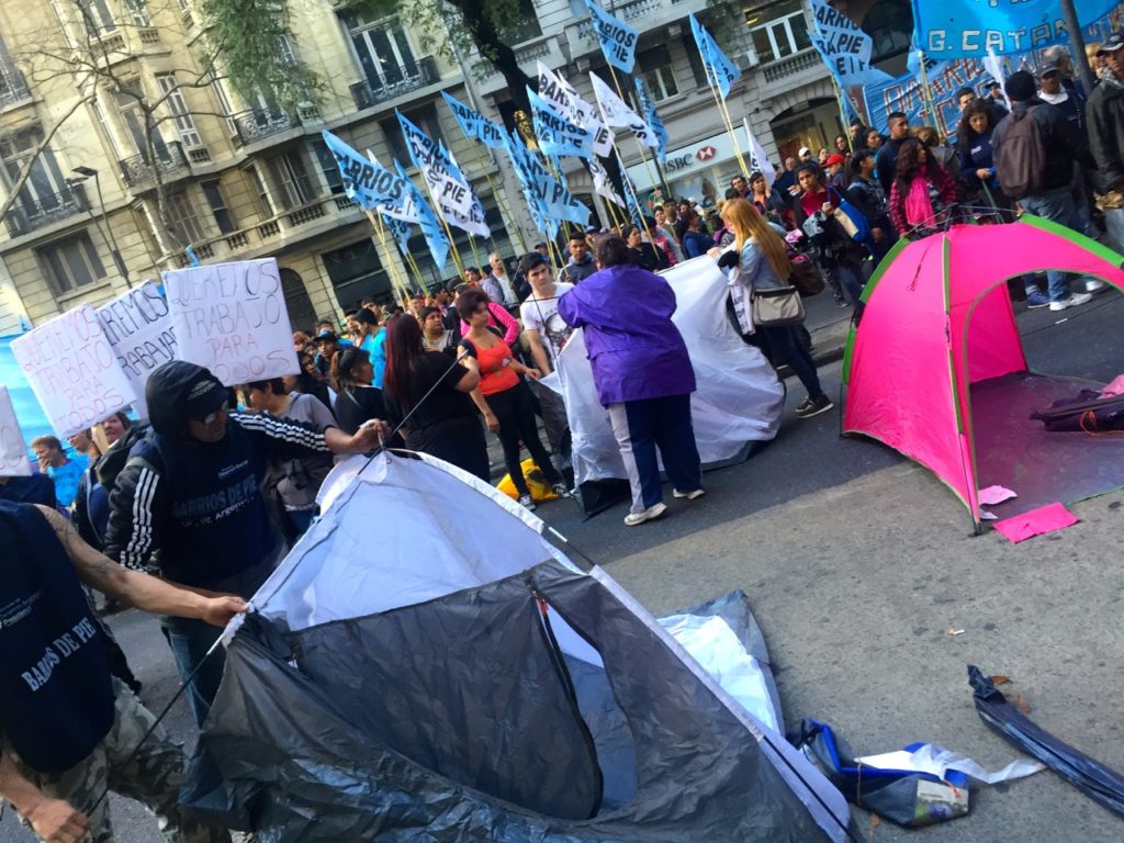 Barrios de Pie acampó frente al Ministerio de Trabajo