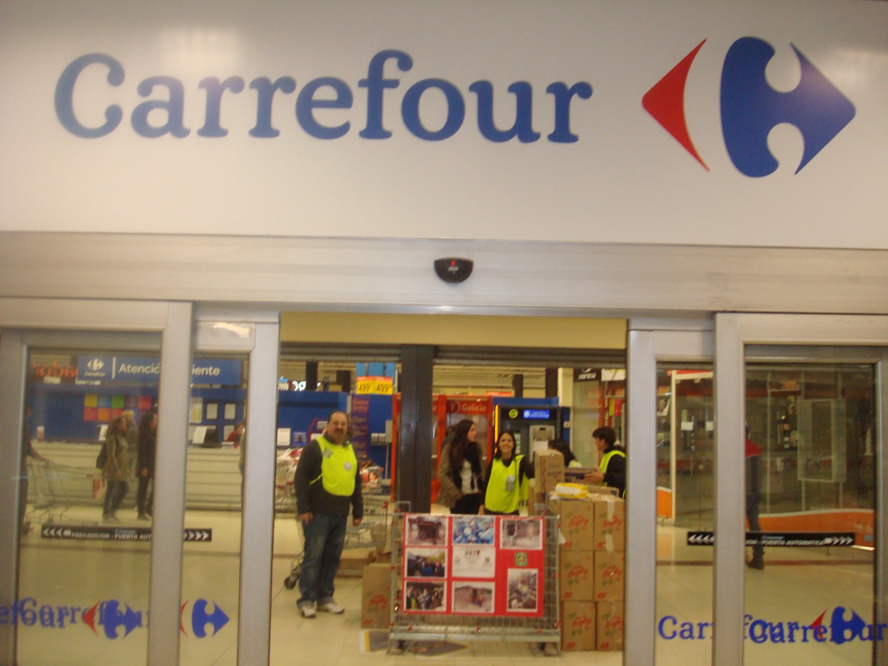 Trabajadores de Carrefour denuncian a la firma y al gremio por las condiciones laborales