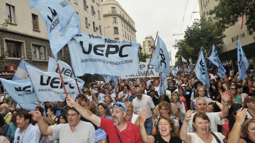 Docentes cordobeces evalúan plan de lucha para reclamar reapertura de paritarias