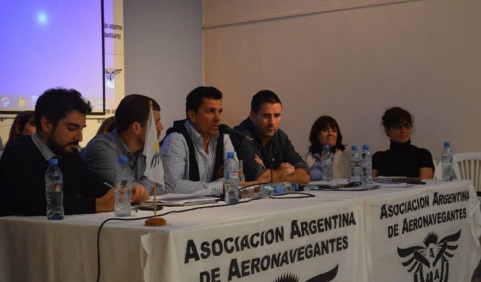 En medio del conflicto con los pilotos, Aerolíneas cerró paritarias con aeronavegantes