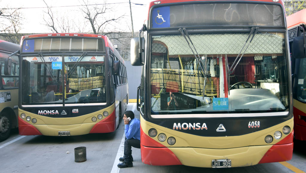 Sin acuerdo en Trabajo, sigue el paro en la Línea 60