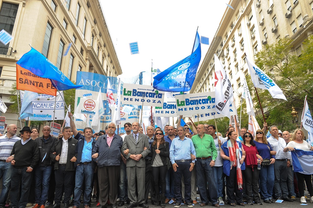 Bancarios pidieron repaertura de paritarias y que la CGT promueva un paro general