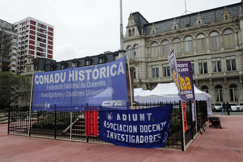 Educación no ofreció nada y los docentes universitarios vuelven a parar